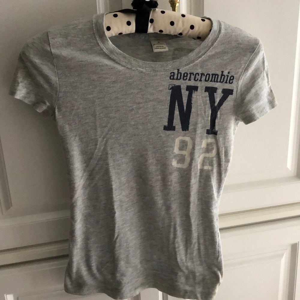 🗽Abercrombie NY Vintage Logo Soft Teen Size Medium T-Shirt